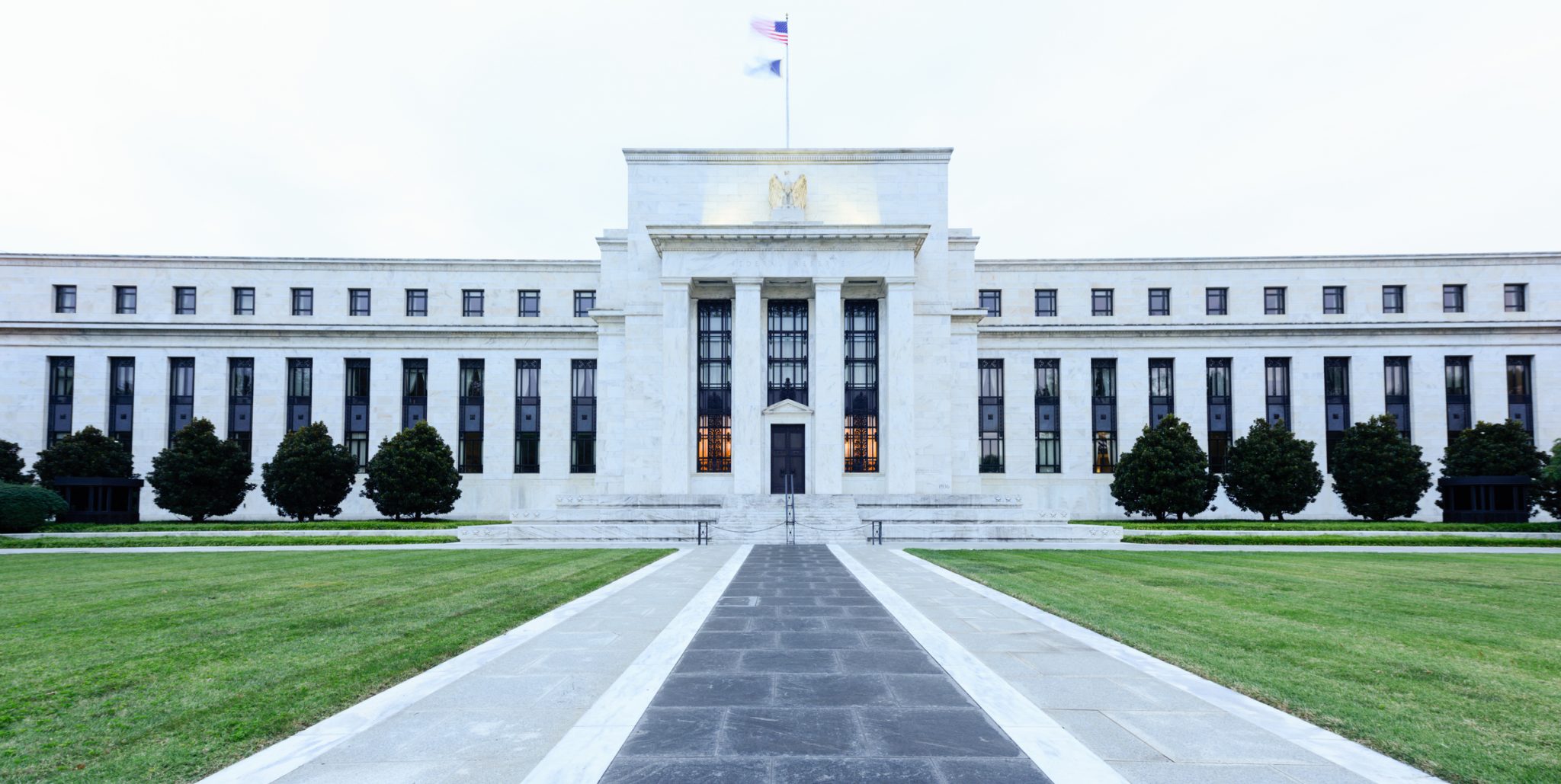 Fed Minutes Reveal Policy Unity Amid Mounting Inflationary Pressures