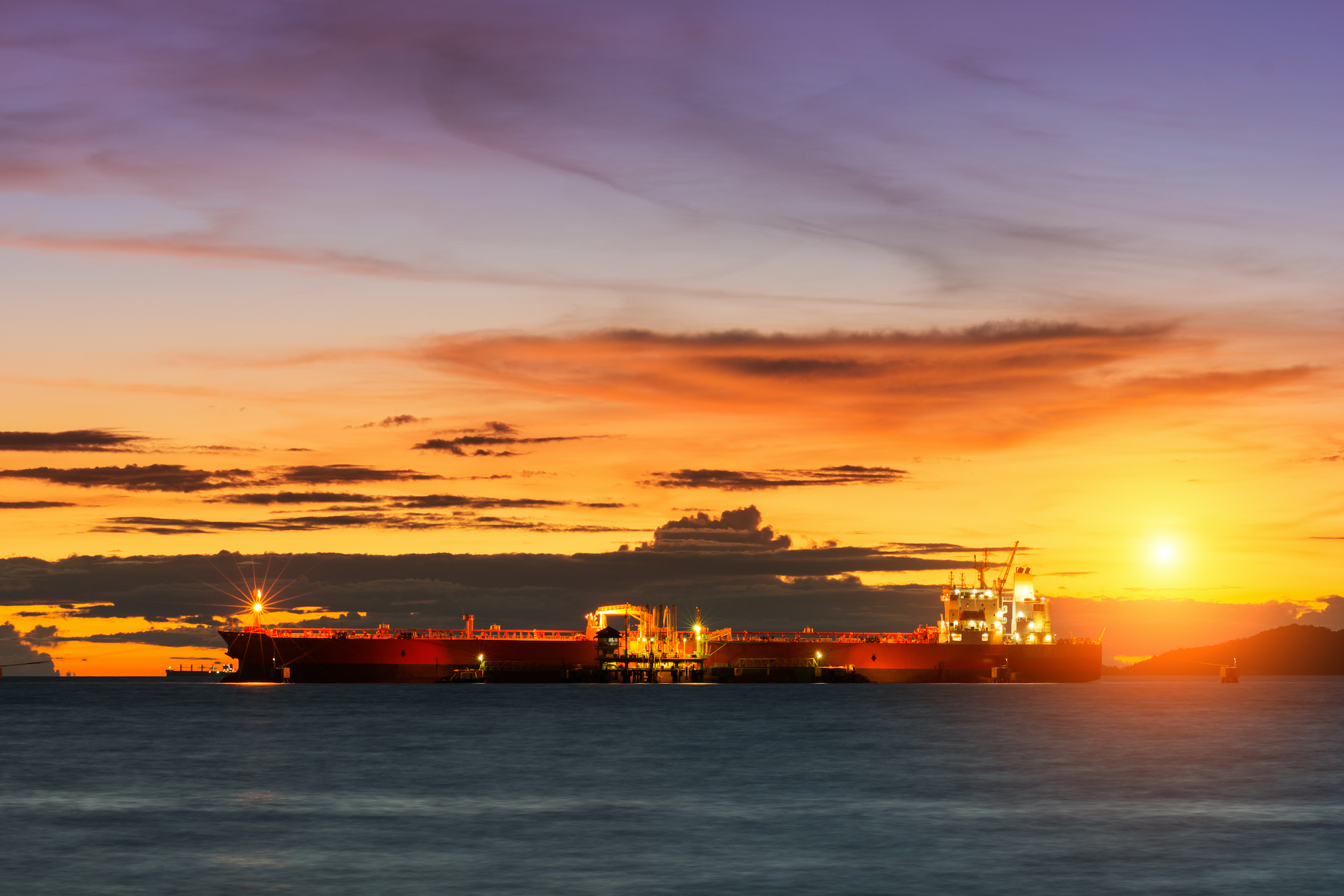 Brent and WTI Crude Futures Fall More Than 3 Percent
