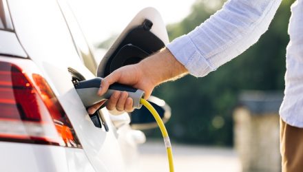 White House Attempting to Solve U.S. EV Charging Conundrum