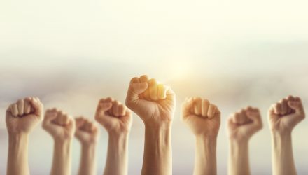 Iran, FOMC, CLARITY ACT: Gold Under Pressure, Bitcoin Resilient